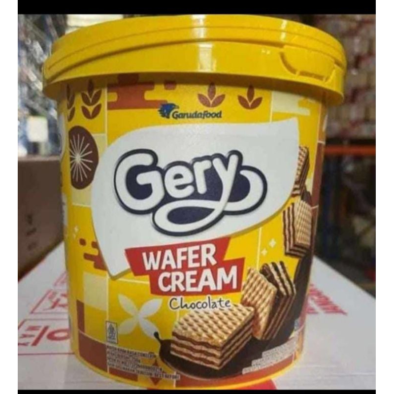 

Gery Wafer Cream Jar/ember