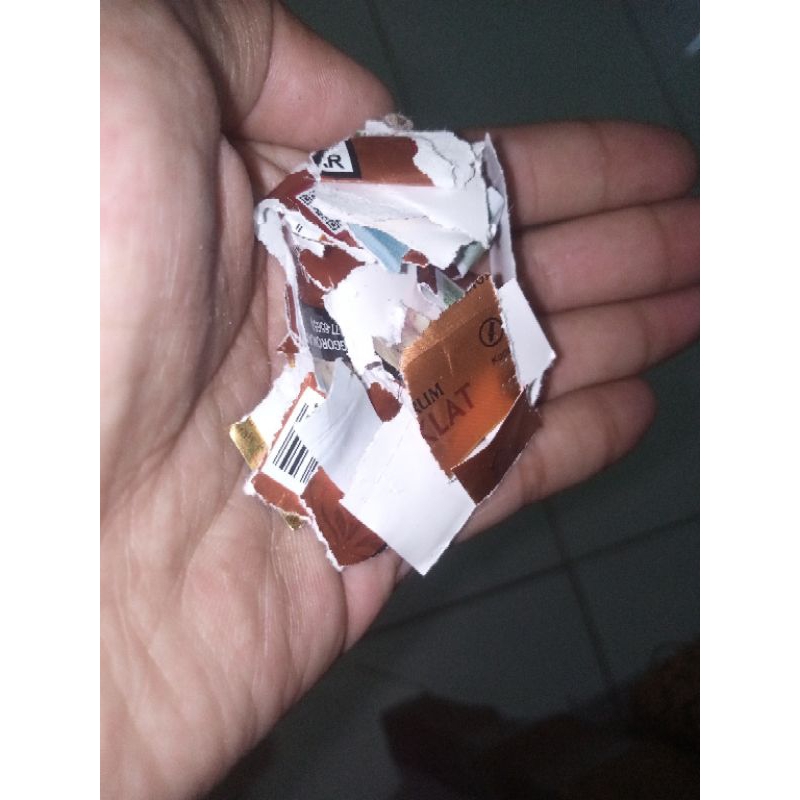 

Serpihan kertas robekan kertas bekas rokook Edisi Terbatas