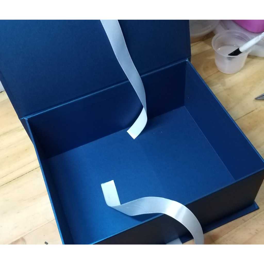 

CUSTOM KOTAK KADO / HARDBOX / HADIAH ULANG TAHUN