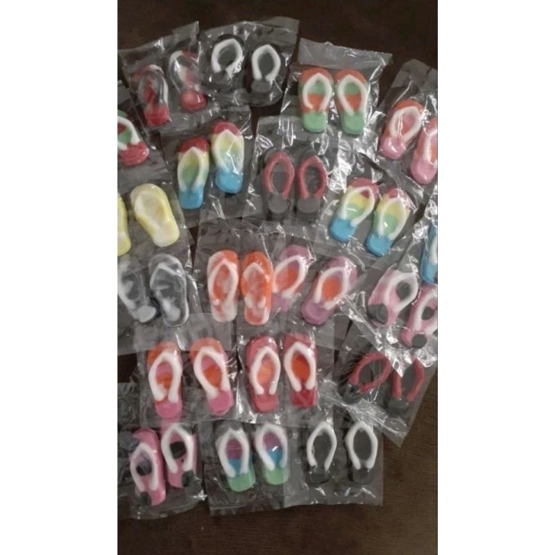 

Permen Coklat Bentuk Sendal Warna Warni