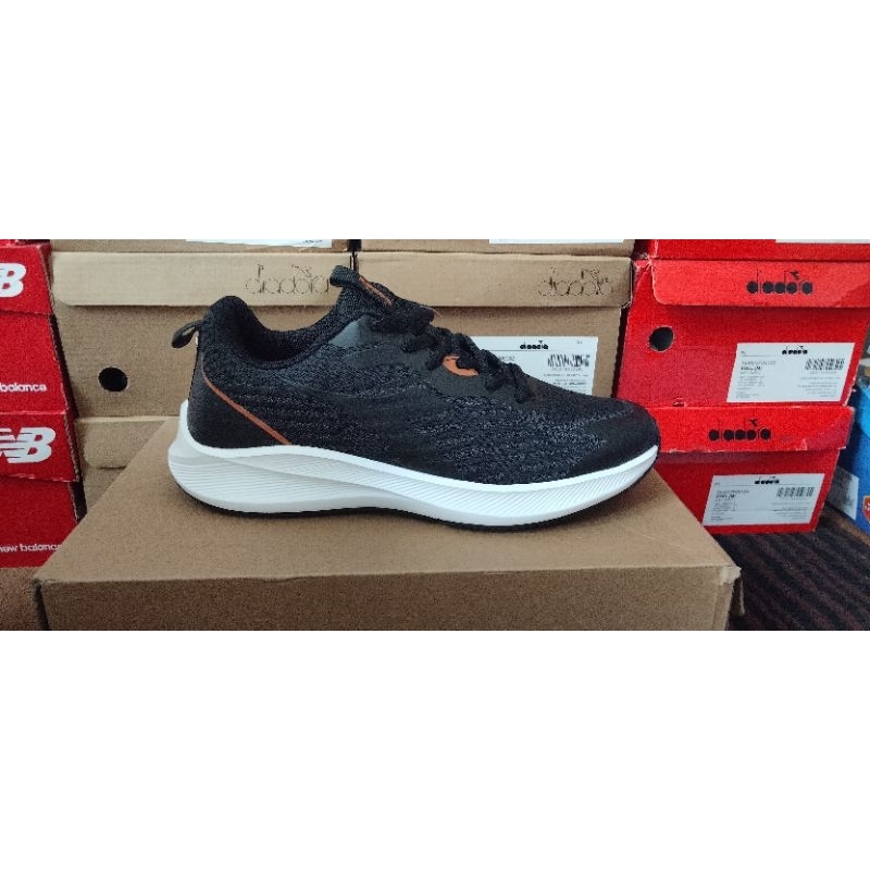 DIADORA GILBERT ORIGINAL / DIADORA ORIGINAL / DIADORA MENS / SEPATU DIADORA