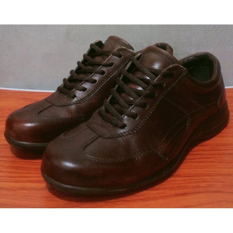 Sepatu pria kulit ECCO Brown Original