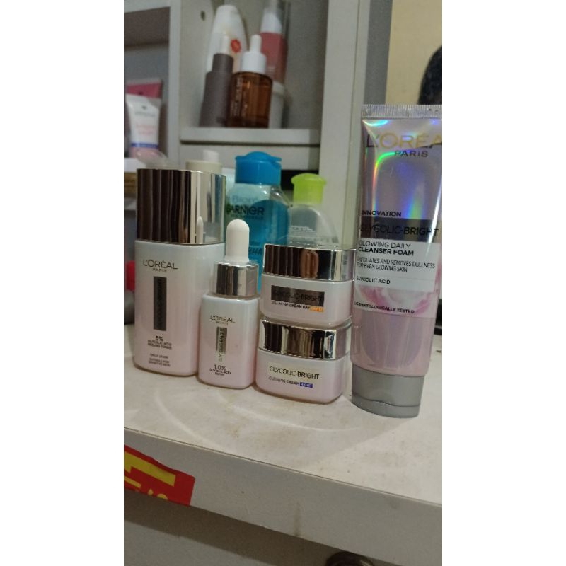 Loreal Paris Glycolic Bright Glowing Skincare Set PRELOVED