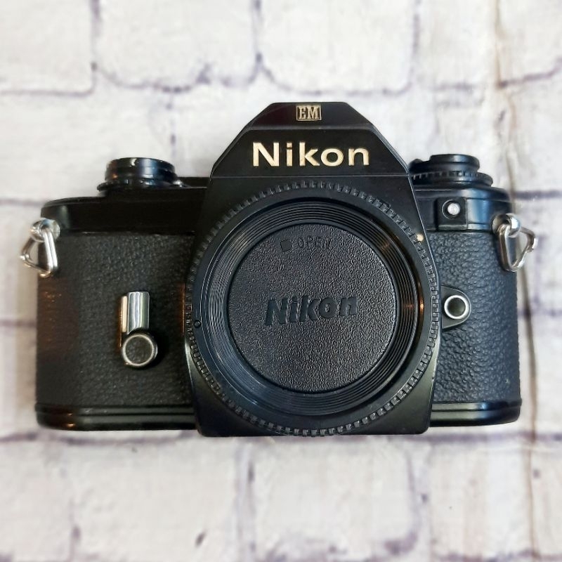 Kamera Analog Nikon EM Dan Lensa Kit 35-70mm