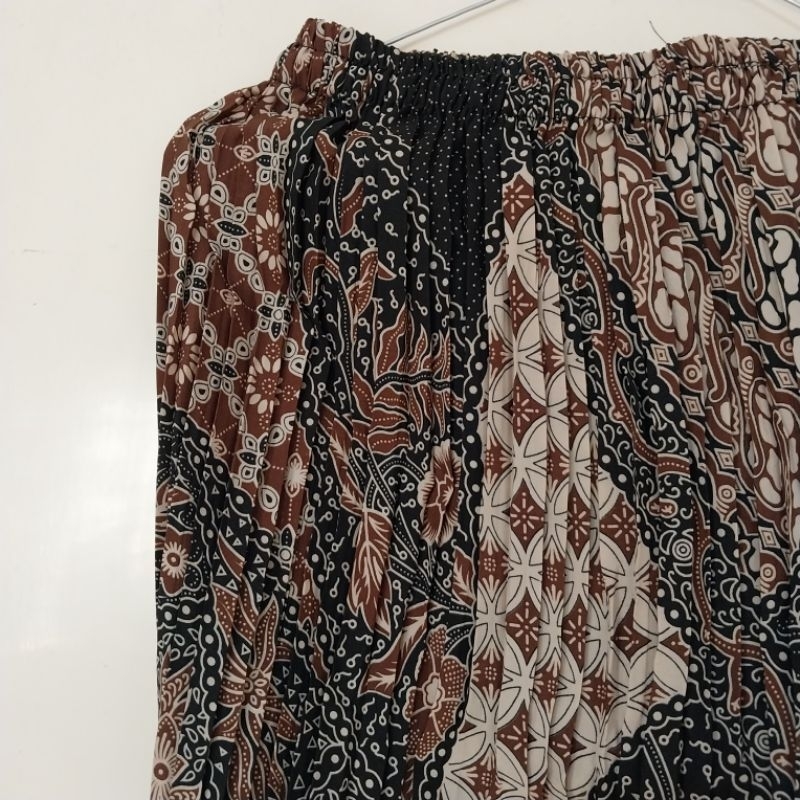 Rok Plisket Batik Wisuda Kondangan Jumbo