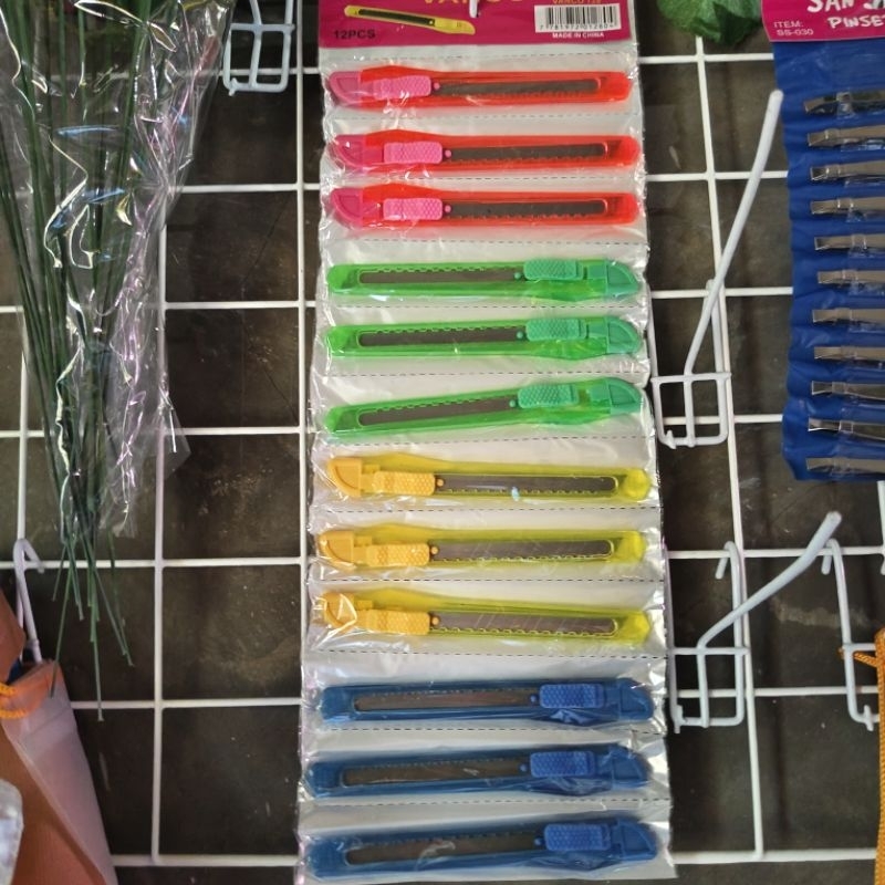 

Pisau Cutter Plastik Ukuran Sedang