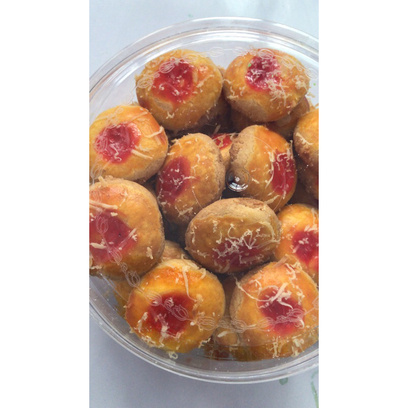 

thumbprint stoberry cookies