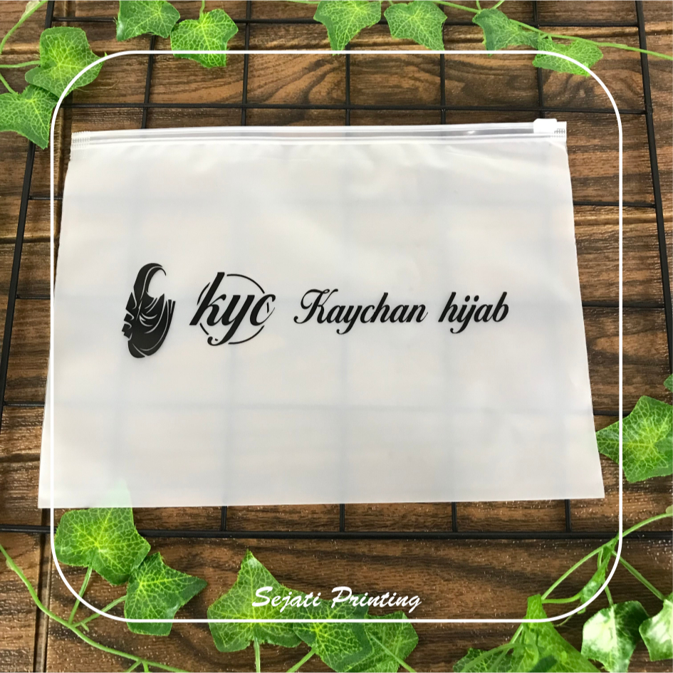 

(Isi 50pcs) Sablon Plastik Mika Zipper Premium 28x20cm, FREE DESAIN - SEJATIPRINTING