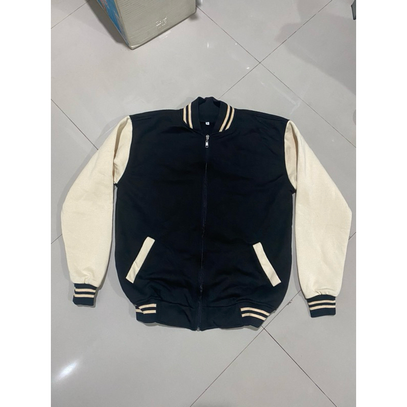 Varsity zipper Hitam lengan Cream