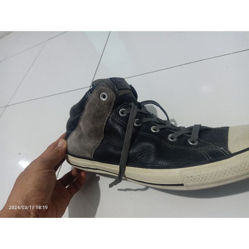 konvers size 46 kulit