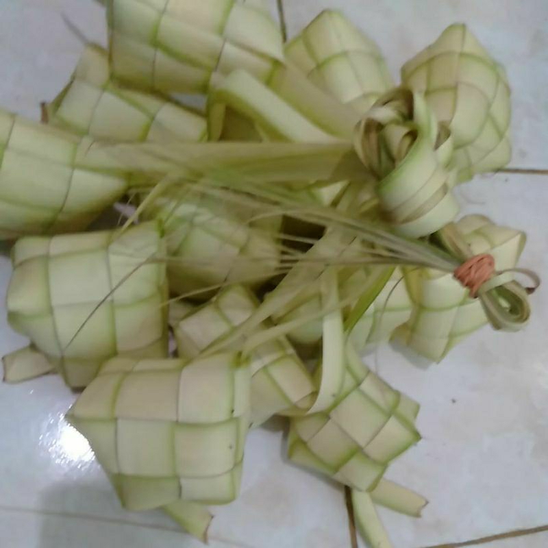 

Selosong Ketupat Janur 22 bungkus