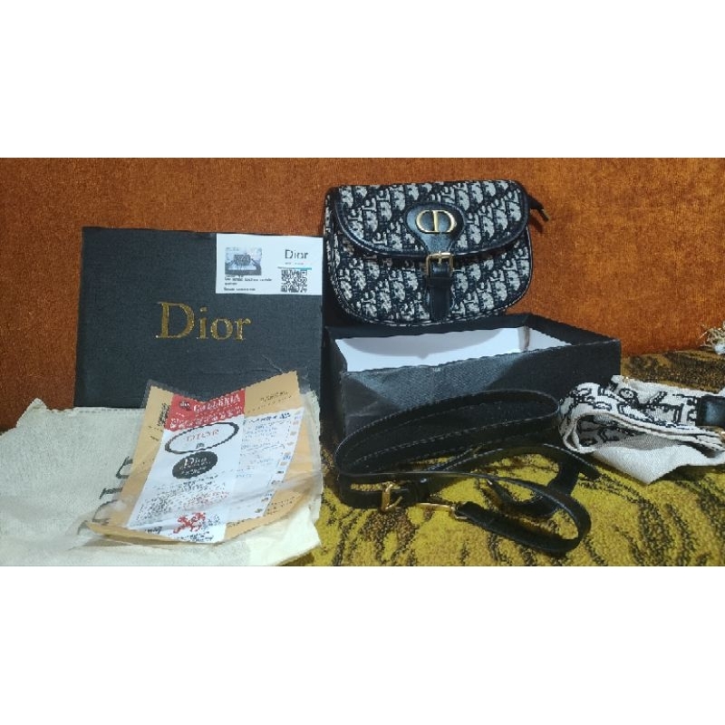 Tas selempang 100% import..DIOR