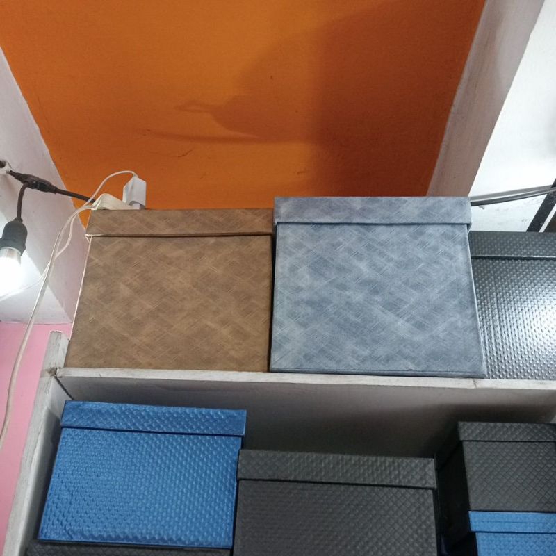 

kotak kado / gift box / box hadiah ukuran 25x25x25cm