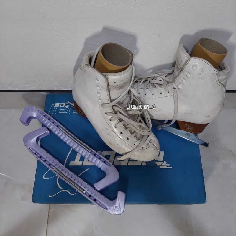 1 Set Sepatu Ice Skating Merk Risport Dengan Bladeguard Bekas