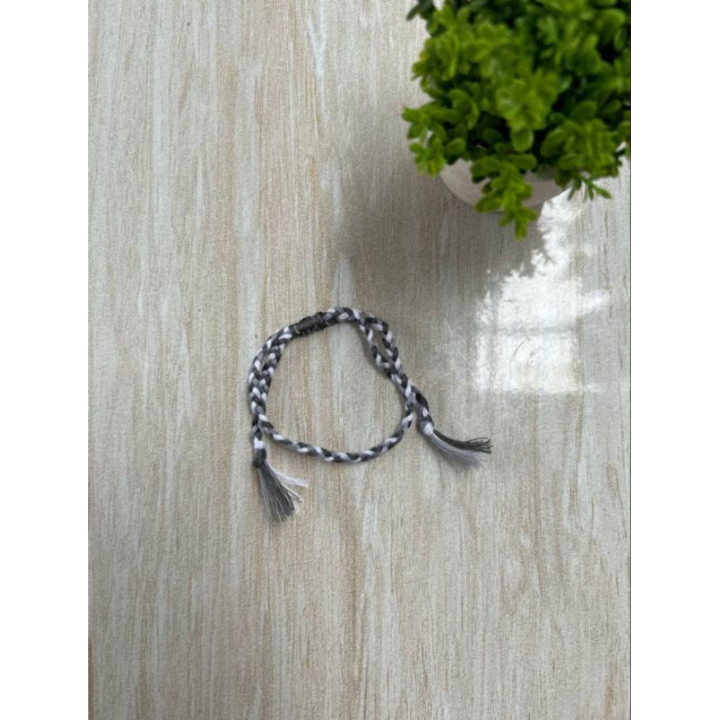 gelang tali || gelang benang || gelang benang aesthetic || gelang kepang  || thread