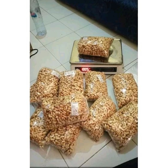 

Kacang mede sulawesi mentah 1kg