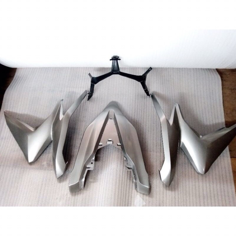 Cover Tameng Sayap Samping Body Depan Vario 150 125 New 2018  2019 2020 Warna Silver original