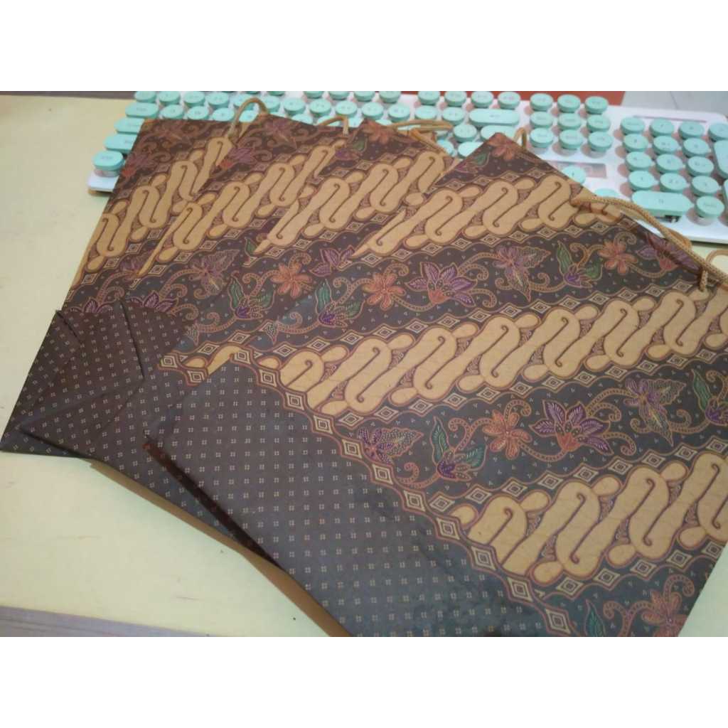 

Paperbag Batik Kraft 20x25 Coklat