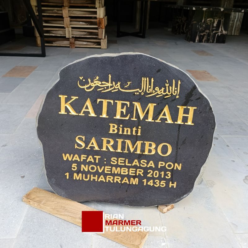 Nisan Makam Batu Prasasti ukir emas batu kali natural