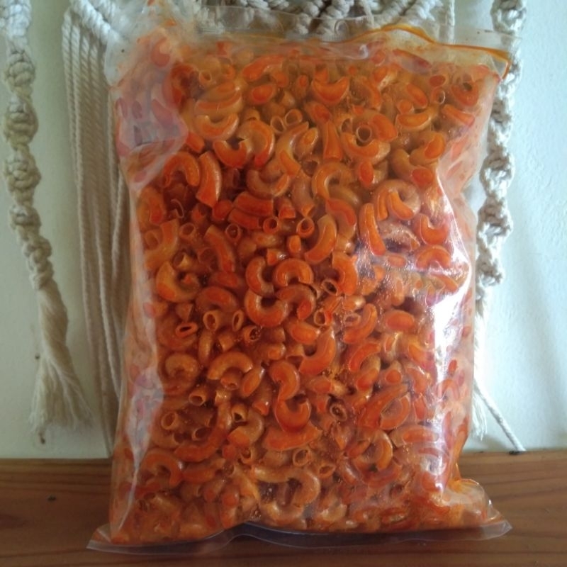 

makanan ringan makaroni CIKRUH pedas kemasan 500gram kriuk # renyah# jajanan# cemilan # oleh oleh