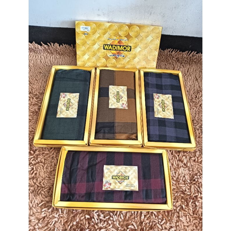 Sarung Tenun Wadimor kotak kotak besar