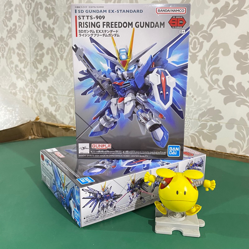 SD EX Standard Rising Freedom Gundam