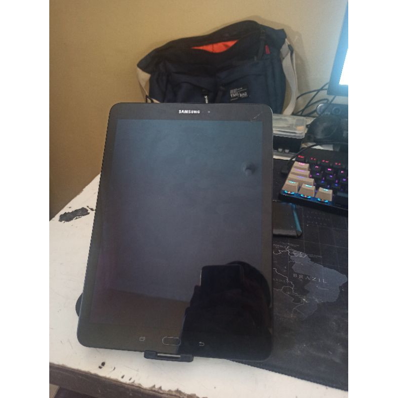 Samsung Galaxy Tab S3 layar retak dan mati, mesin hidup dan battre masih bunyi touch screen