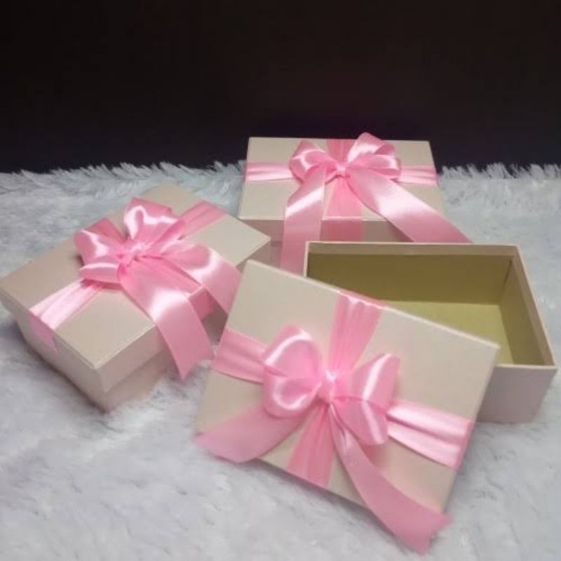 

Paket Kado Custom By Request