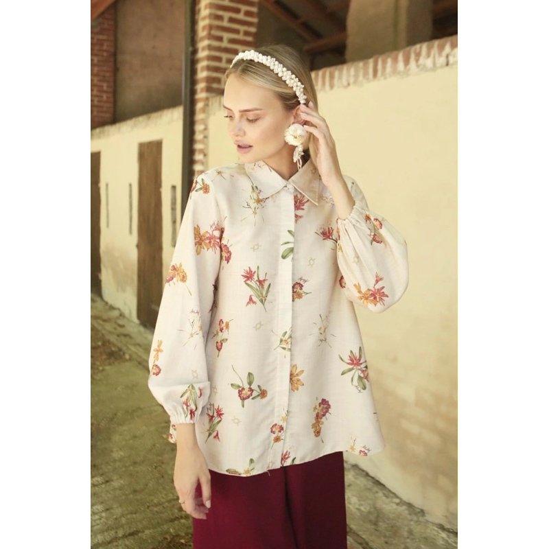 Daphne Blouse Wearing Klamby