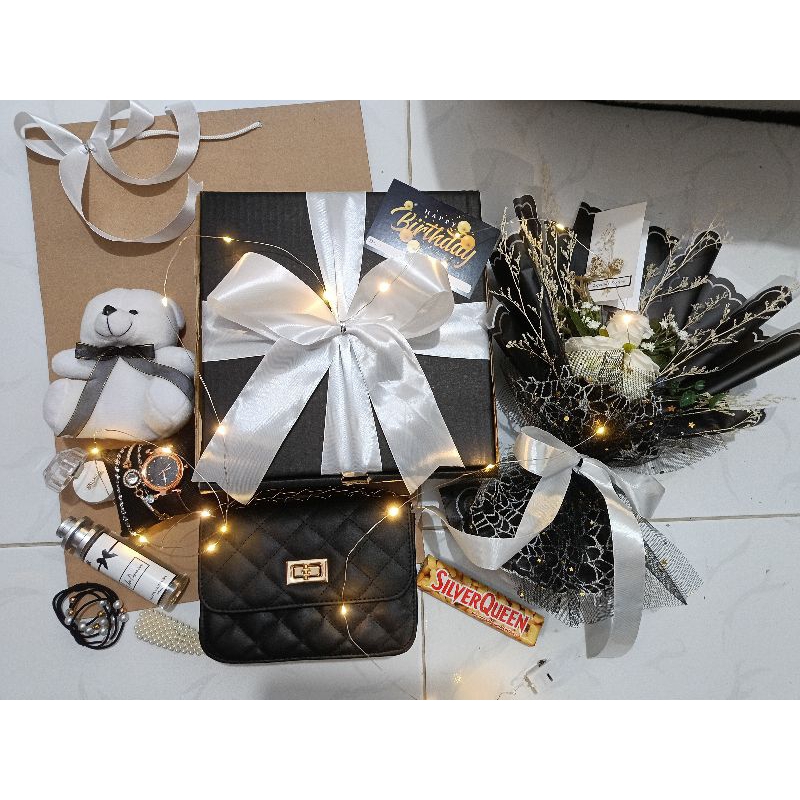 

KADO VALENTINE / KADO ANNIVERSARY / KADO ULTAH / KADO CEWE / HAMPERS / HAMPERS VALENTINE / HADIAH CEWE / TAS CEWE / KADO KEKINIAN / JAM TANGAN CEWE / BUNGA
