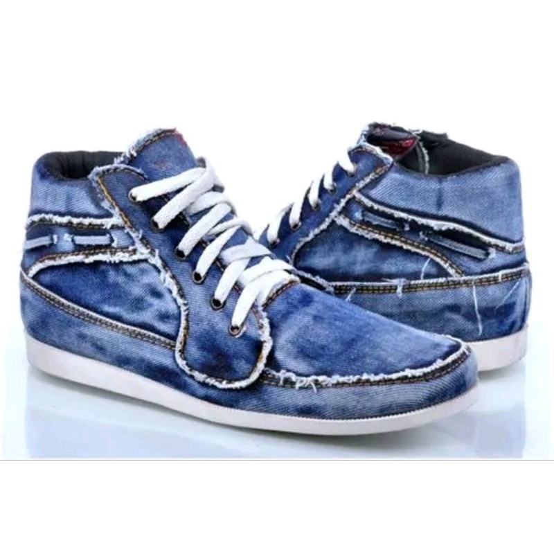 sepatu sneaker pria levis