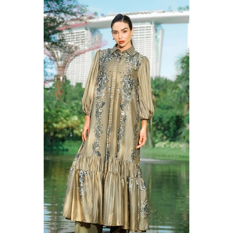 BENANG JARUM - Aquila Tiered Dress - Tan / Gamis