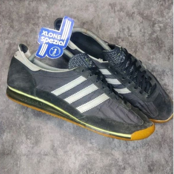 ADIDAS SL72 FULL BLACK