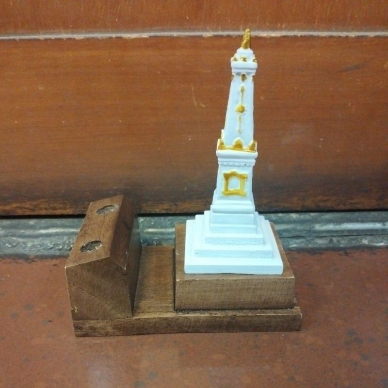 

tempat bolpen dan pensil miniatur tugu jogja/souvenir jogja