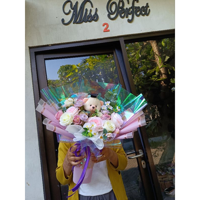 buket wisuda boneka beruang Teddy bear mawar mix palsu artificial Surabaya terbaru