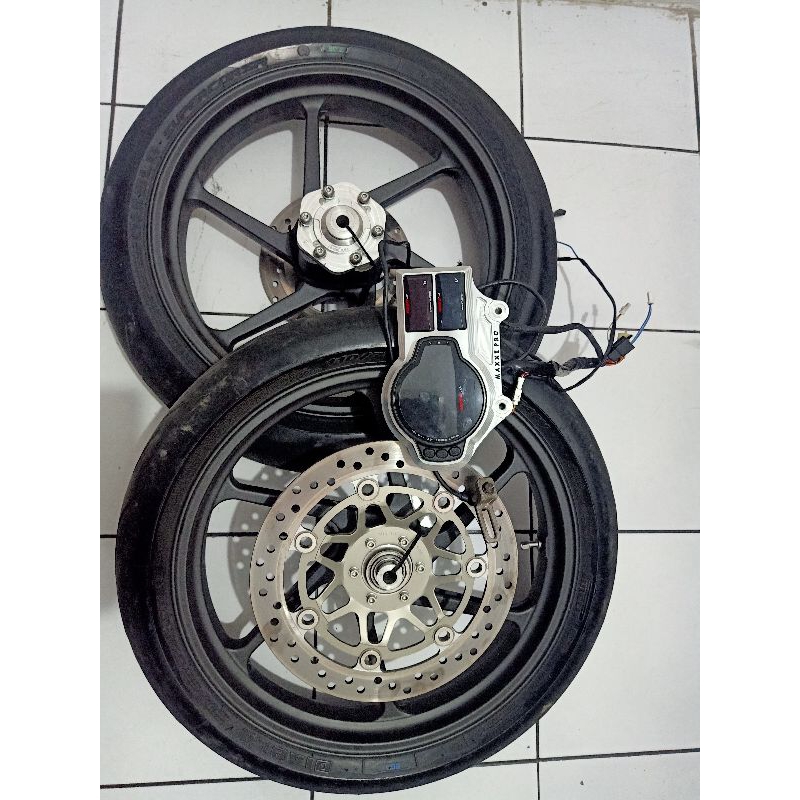 Velg set Aftermarket RS125GP japan dan Kosso MS01 set braket MAXXIPRO