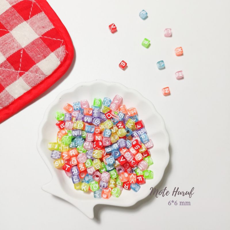 [100pcs] Manik huruf persegi 6x6 mm mix warna bebas pilih huruf