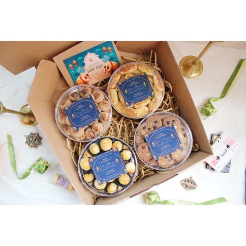 

MUDIK EID HAMPERS / HAMPERS IDUL FITRI / HAMPERS RAMADHAN / HAMPERS LEBARAN / HAMPERS KUE KERING / HAMPERS KUE LEBARAN / PARSEL IDUL FITRI / PARSEL LEBARAN