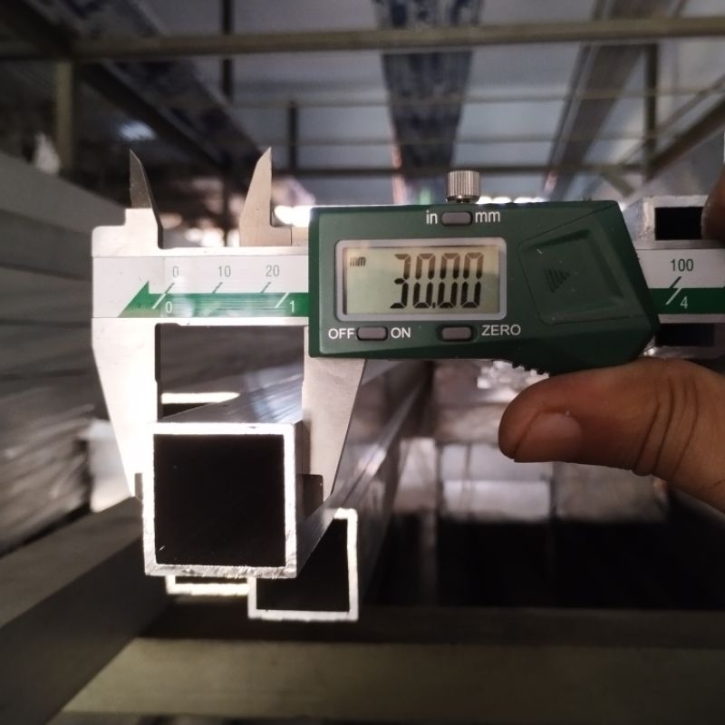 hollow aluminium 30 x 30 x t2 x 1meter