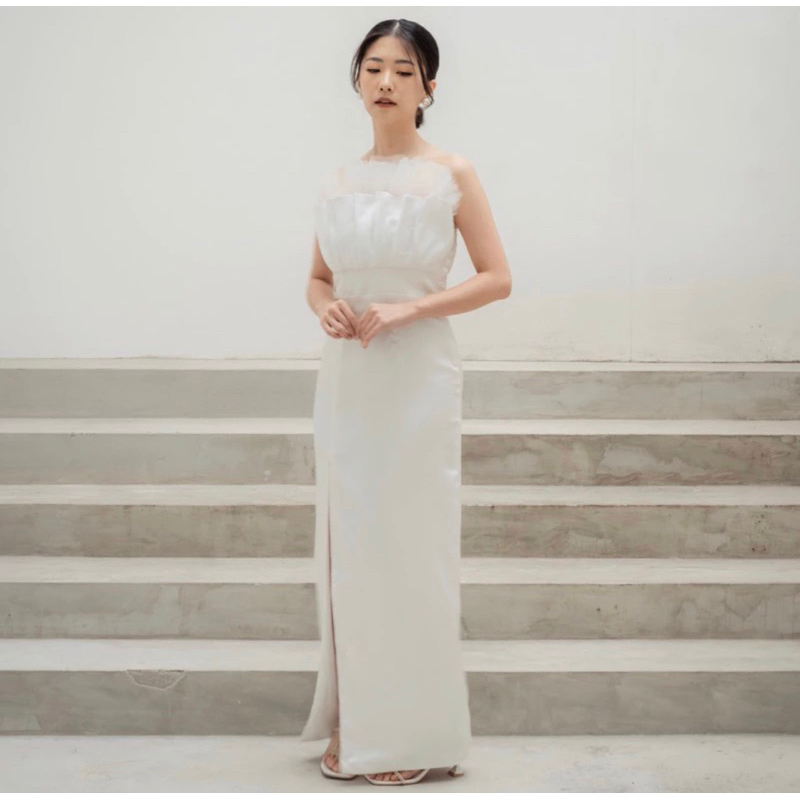 preloved white gown / organza white gown / satin gown / gaun satin murah / gaun prewed / gaun prewed