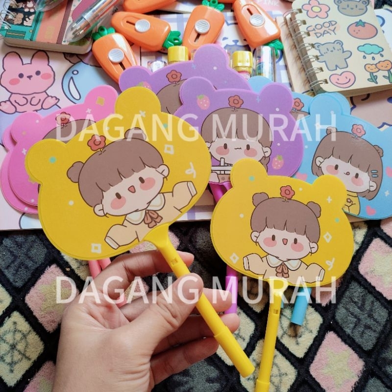 

(1 PCS) PULPEN KIPAS KARAKTER Pena Kipas Motif Boneka Souvenir Lucu