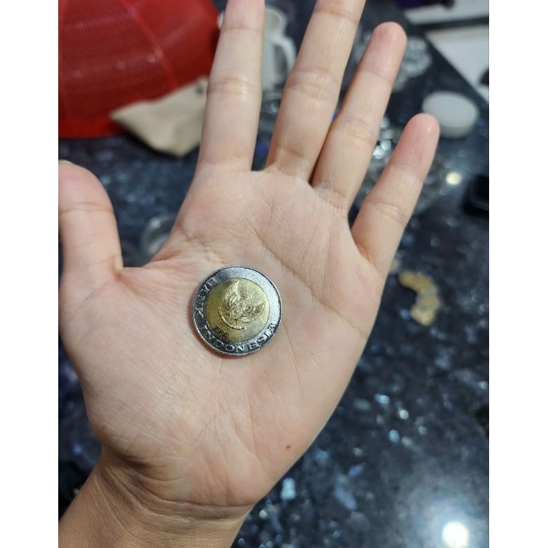 duit koin kuno asli indonesia 1000 rupiah kelapa swit tahun 1996 atau 2000  kondisi bagus gress