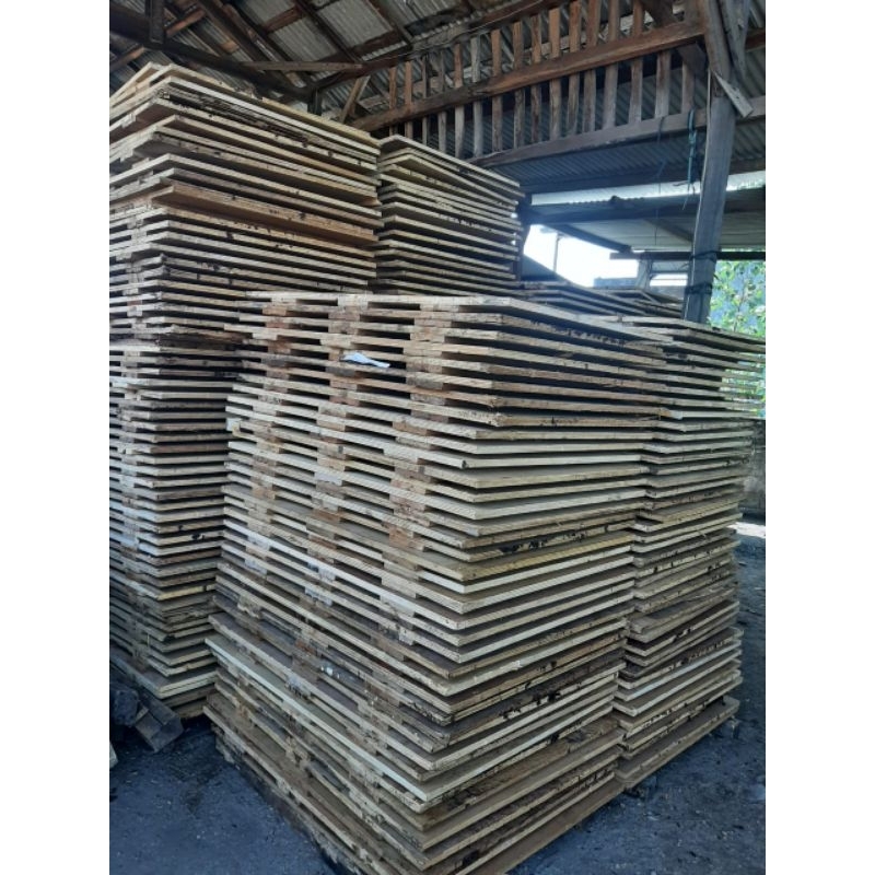 Papan Triplek Kayu Sengon