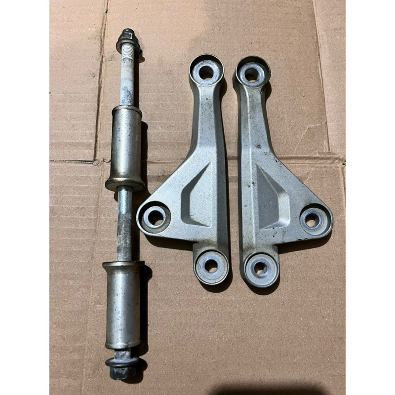 Dudukan mesin cbr150r facelift | baut mesin cbr150r facelift cbr led cb led | pangkon mesin cbr150r 