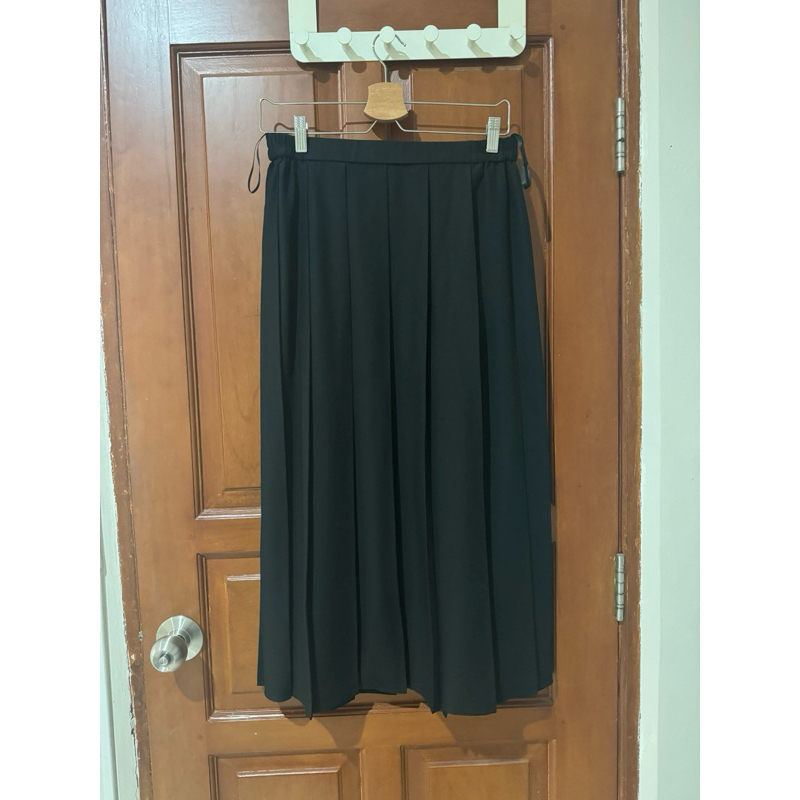 uniqlo wide pleated skirt hitam