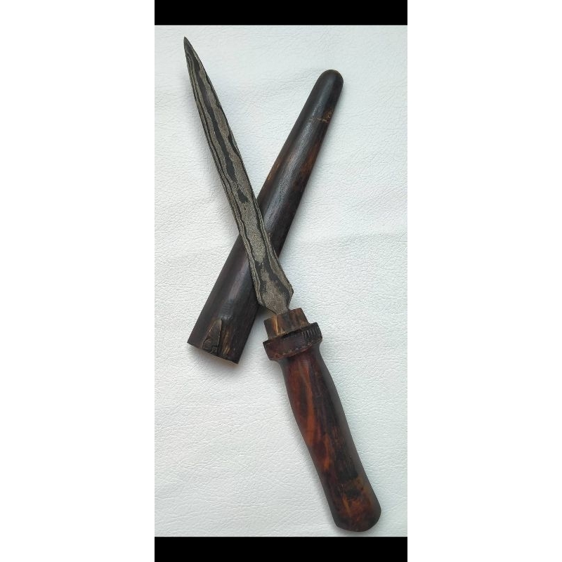 tumbak biring pamor wengkon