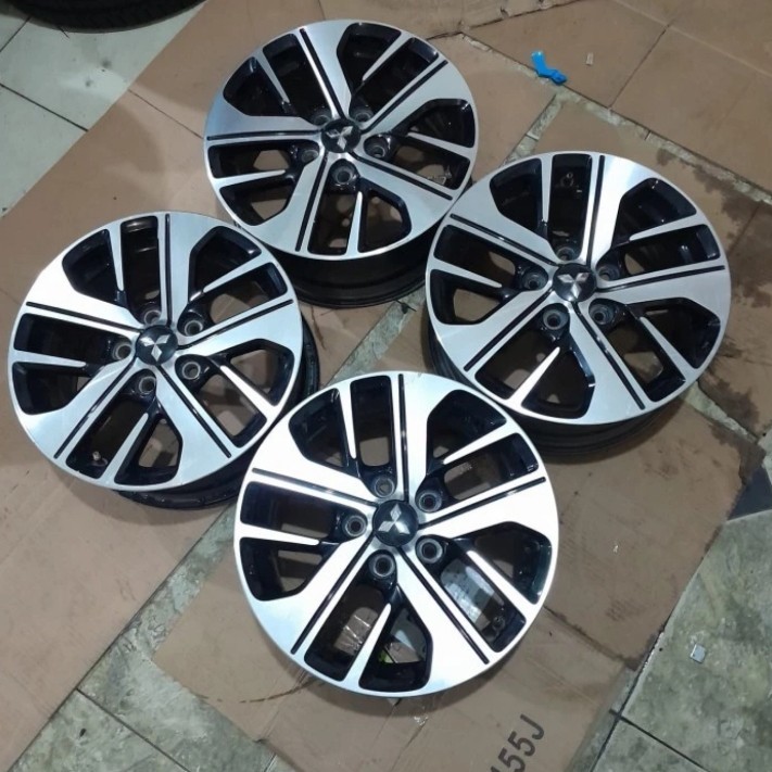 Velg Mobil Bekas Racing Ring 16 Lubang 5 STD XPANDER R16X6 5X114,3 ET46
