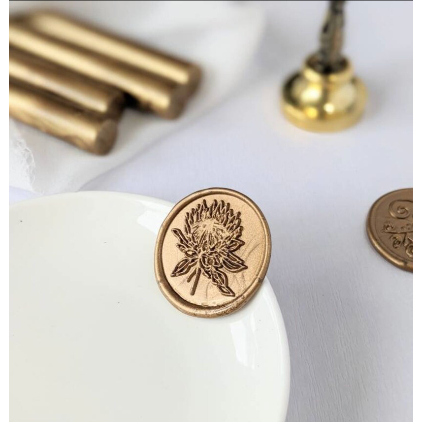 

PROTEANA - 1 Pcs Wax Seal Sticker Undangan WAXSEALCOIN Vintage / Tanpa Minimum / 1 Pcs/ Termasuk Double tape / Lilin Wax Seal Vintage