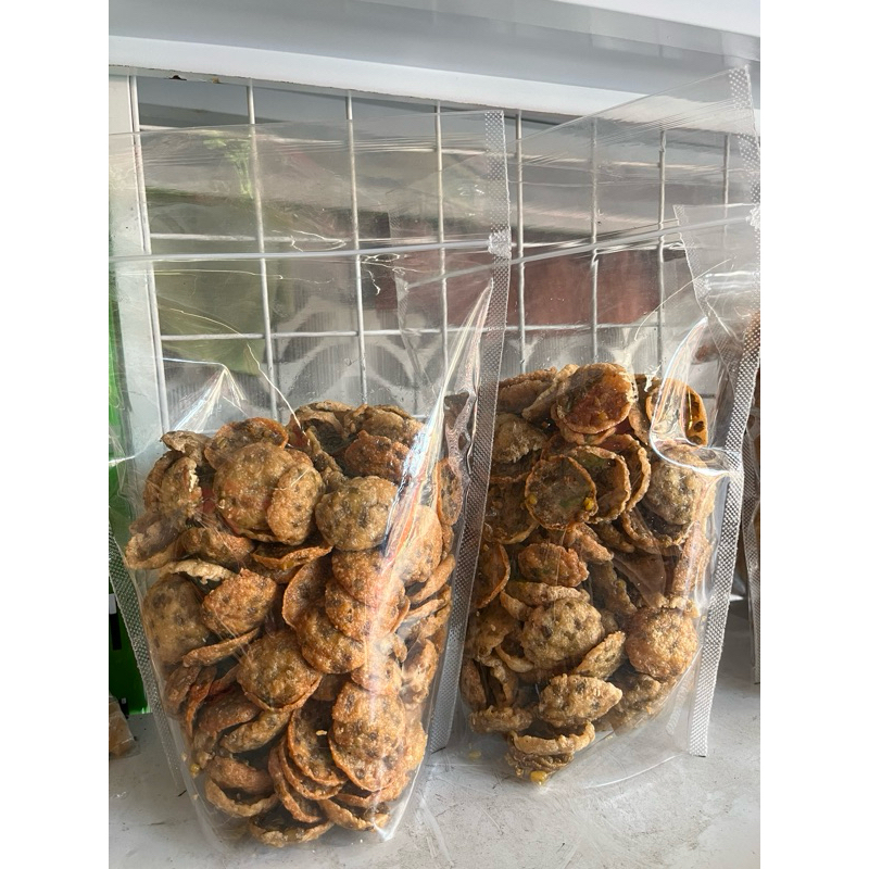 

Peyek koin kacang tanah atau kacang hijau
