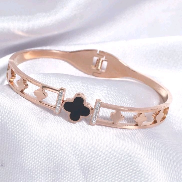 Bangle Clover Permata Titanium